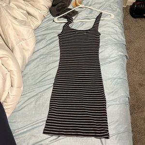 black and white body con dress great for summer!